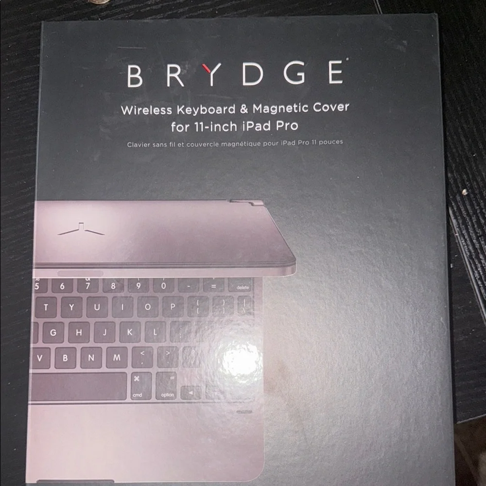Silver Wireless Keyboard & Magnetic Cover for 11-inch iPad Pro